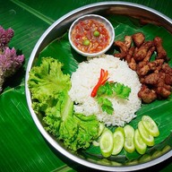 เมนูของร้าน ศิรินทร์ทิพย์เบเกอรี่ 2 กระเพราอกไก่ล้วน