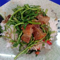 หน้าร้าน ชะเอม อาหารตามสั่ง