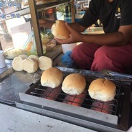 ขนมปังปิ้งป้าตุ้ม ม.พายัพ