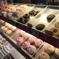 Dunkin’ (ดังกิ้น โดนัท) Ekkamai Gateway