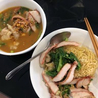 โซ้ย บะหมี่เกี๊ยว & cafe’ -