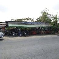 หน้าร้าน หมูทอด นายเบียร์