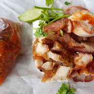 เมนูของร้าน เฮียตั้วข้าวมันไก่ ข้าวหมูแดง ก๋วยเตี๋ยวหมู