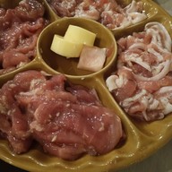 ย่างหมู...ร่าเริง ณ ท่าใหม่