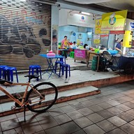 หน้าร้าน ก๋วยเตี๋ยวไก่รสเด็ด ลาดพร้าว 35 (น้องเจ)