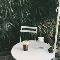 Wake Up Studio x Cafe