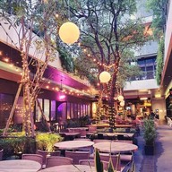 หน้าร้าน Carbar 72 Courtyard