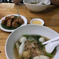 นายไสว ก๋วยเตี๋ยวลูกชิ้นปลา นายไสว ก๋วยเตี๋ยวลูกชิ้นปลา