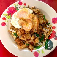 ผัดไทยในอู่ ผัดไทยกากหมูสูตรโบราณ