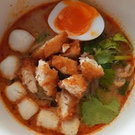อัซลัลน์ก๋วยเตี๋ยวต้มยำกุ้งแม่น้ำ(ฮาลาล) ลานหน้ามอ สงขลา