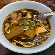 เมนูของร้าน ก๋วยจั๊บน้ำข้น อนุสาวรีย์ชัยฯ