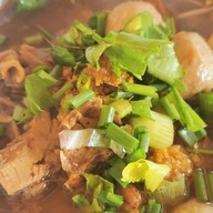 ก๋วยเตี๋ยวเนื้อเจ๊ดำ กันทรลักษ์