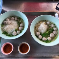 เมนูของร้าน เบิ้ม ลูกชิ้นเนื้อลูกชิ้นหมูน้ำใส