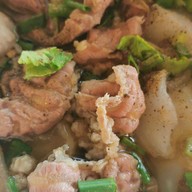 ก๋วยเตี๋ยวเนื้อเจ๊ดำ กันทรลักษ์
