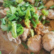 ก๋วยเตี๋ยวเนื้อเจ๊ดำ กันทรลักษ์