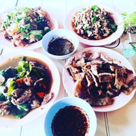 ร้านอาหารลาบหนองเดิ่น