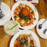 เมนูของร้าน กินยำยังปั๊กกะเป่ายิ้งฉุบ