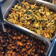 ข้าวแกงบ้านต้นสน