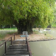 บรรยากาศ สวนอาหารและบ่อตกปลา ตวัดเบ็ด