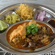 เมนูของร้าน ข้าวซอยบ้านคุณย่า เจ้าแรก