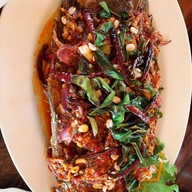 ร้านลุงหลอง-ป้าน้อย