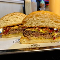 เมนูของร้าน Bun Meat and Cheese เดอะคอมมอนส์ ศาลาแดง