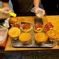 เมนูของร้าน Bun Meat and Cheese เดอะคอมมอนส์ ศาลาแดง