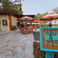 หน้าร้าน You & Mee Poolside Restaurant โรงแรม ไฮแอท รีเจนซี่ หัวหิน