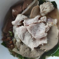 เกาเหลาเลือดหมูเจ้าเก่าสี่แยกบางนา