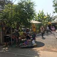 บรรยากาศ ฉำฉา(Chamcha) market