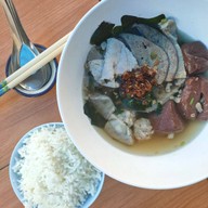 เกาเหลาเลือดหมูเจ้าเก่าสี่แยกบางนา