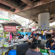 บรรยากาศ เกาเหลาเลือดหมูเจ้าเก่าสี่แยกบางนา