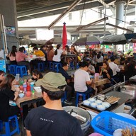 บรรยากาศ เกาเหลาเลือดหมูเจ้าเก่าสี่แยกบางนา