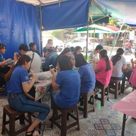 บรรยากาศ เกาเหลาเลือดหมูเจ้าเก่าสี่แยกบางนา