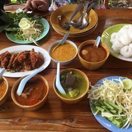เมนูของร้าน คุณบีขนมจีนสด ชลบุรี (Chonburi)
