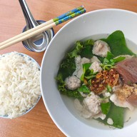 เกาเหลาเลือดหมูเจ้าเก่าสี่แยกบางนา