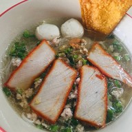 ก๋วยเตี๋ยวต้มยำสูตรโบราณ/หอยทอด ตลาดมั่งมีทรัพย์