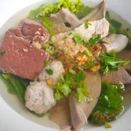 เกาเหลาเลือดหมูเจ้าเก่าสี่แยกบางนา