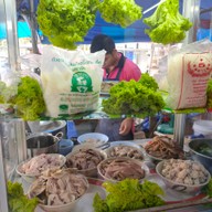 บรรยากาศ เกาเหลาเลือดหมูเจ้าเก่าสี่แยกบางนา