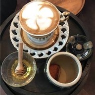 จานเด๋cafe ถนนเพชรมาตุคลา