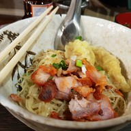 เมนูของร้าน ปู๊ตี่บะหมี่เกี๊ยวกุ้ง หอศิลป์