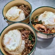 กะเพราหอม @HOME