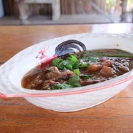 ก๋วยเตี๋ยวเนื้อเปื่อยหมูตุ๋น จ.รุ่งรวี