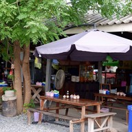 ก๋วยเตี๋ยวเนื้อเปื่อยหมูตุ๋น จ.รุ่งรวี