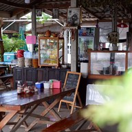 ก๋วยเตี๋ยวเนื้อเปื่อยหมูตุ๋น จ.รุ่งรวี