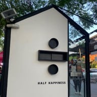 หน้าร้าน Half Happiness UD Townซอย4