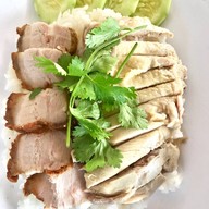 ต้มเลือดหมูเฮียแว่น