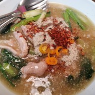 ราดหน้า เอ็มไพร์คุณนู๋  ตลาดบางปะกอก