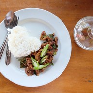 ก๋วยเตี๋ยวเนื้อเปื่อยหมูตุ๋น จ.รุ่งรวี