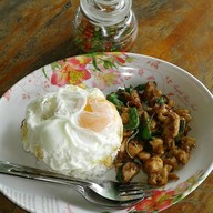 ก๋วยเตี๋ยวเนื้อเปื่อยหมูตุ๋น จ.รุ่งรวี